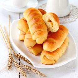 Sour Cream Cheese Rolls