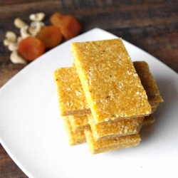 Apricot & Cashew Energy Bars