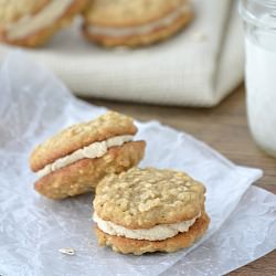 Oatmeal Whoopie Pies