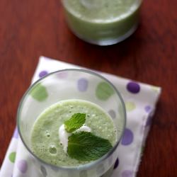 Cold cucumber and mint soup