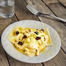 Ravioles con Salsa de Cacahuate