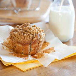 Banana Muffins with Streusel Top