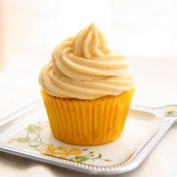 Vanilla cake & custard buttercream
