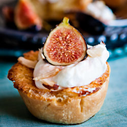 Mini Almond Pie with Figs