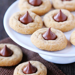 Biscoff Blossoms (Kiss Cookies)