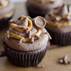 Chocolate Rolo Cupcakes