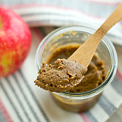 How to Make Homemade Walnut Butter