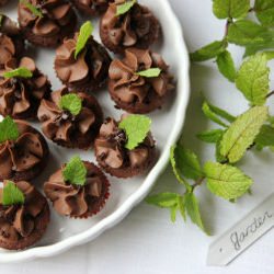 Chocolate & mint mini cupcakes!