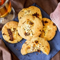 Savory cookies w/ feta and tomatoes
