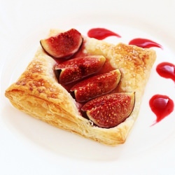 Fig Tart with Raspberry Sauce