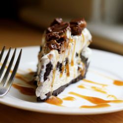 Peanut Butter Cup Ice Cream Cake