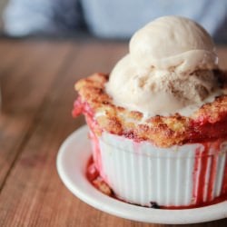 Gjelina – Strawberry Crumble