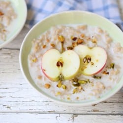 Rolled Oats with Apple and Honey