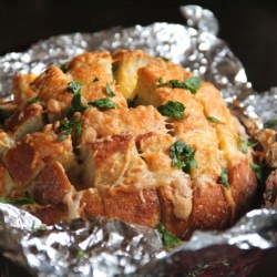 Garlic Cheddar Pull Apart Bread