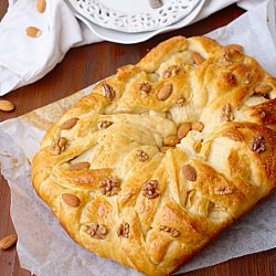 Challah with Apples