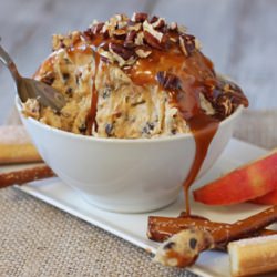 Pecan Caramel Cheesecake Dip