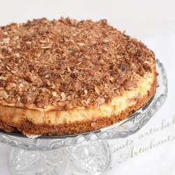 Caramel Apple Crisp Cheesecake