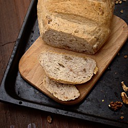 Bread with Walnuts