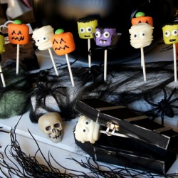 Halloween Marshmallow Pops