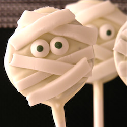 Mummy Oreo Pops