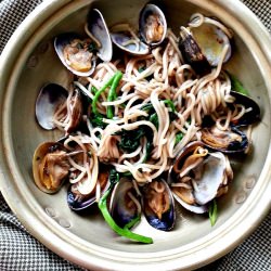 Sizzled Clams with Noodles