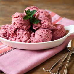 Raspberry ice Cream