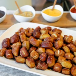 Pretzel Bites With Dips