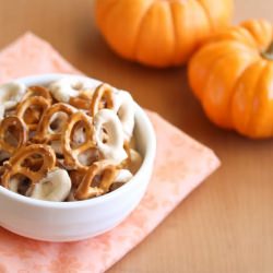 Pumpkin Chocolate Covered Pretzels