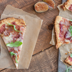 Fig and Prosciutto Flatbread Pizza