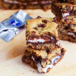 Peppermint Patty Cookie Bars