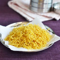 Plain Sev (Omapodi)