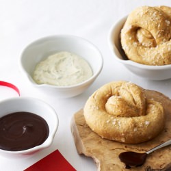 Soft Pretzels with Dipping Sauce