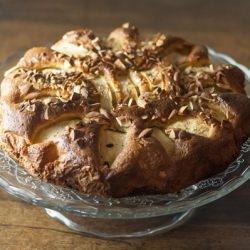 Cake with Apples and Almonds