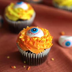 Scary Eye Cupcakes