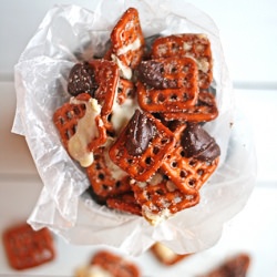Pumpkin Spice Pretzels