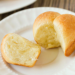 Cloverleaf Dinner Rolls