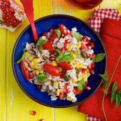 Rice Salad With Tuna and Tomatoes