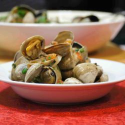 Clams with Garlic Salsa