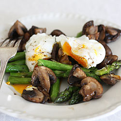 Poaching Eggs the Easy Way