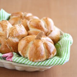 Pumpkin Shaped Rolls