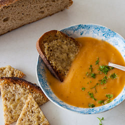 Creamy Cauliflower and Tomato Soup