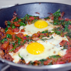 Tomato Spinach Skillet Eggs