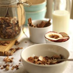 Autumn Granola with Cinnamon