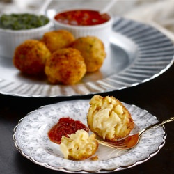 Crispy Macaroni and Cheese Balls