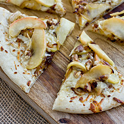 Apple Cheddar Pizza