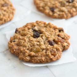 Chewy Oatmeal Raisin Cookies