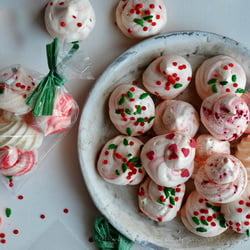 Peppermint Meringue Cookies
