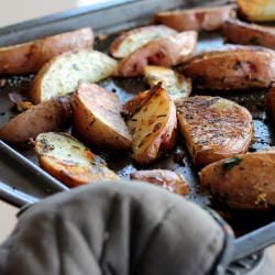Roasted Potato Wedges with Garlic