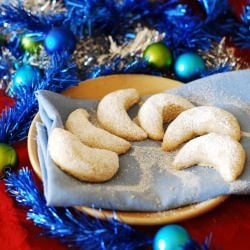 Almond Crescent Christmas Cookies