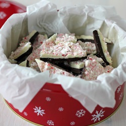 Simple Homemade Peppermint Bark